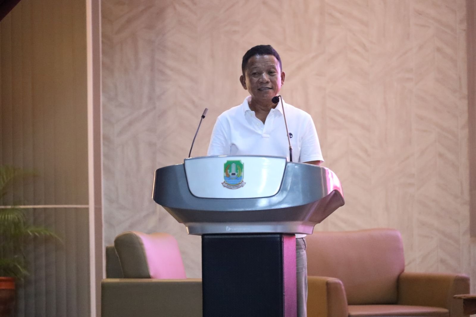 Cegah HIV AIDS: Sekda Bekasi Junaedi membuka Peringatan Hari AIDS Sedunia (HAS) 2025 di Balai Patriot Kota Bekasi.