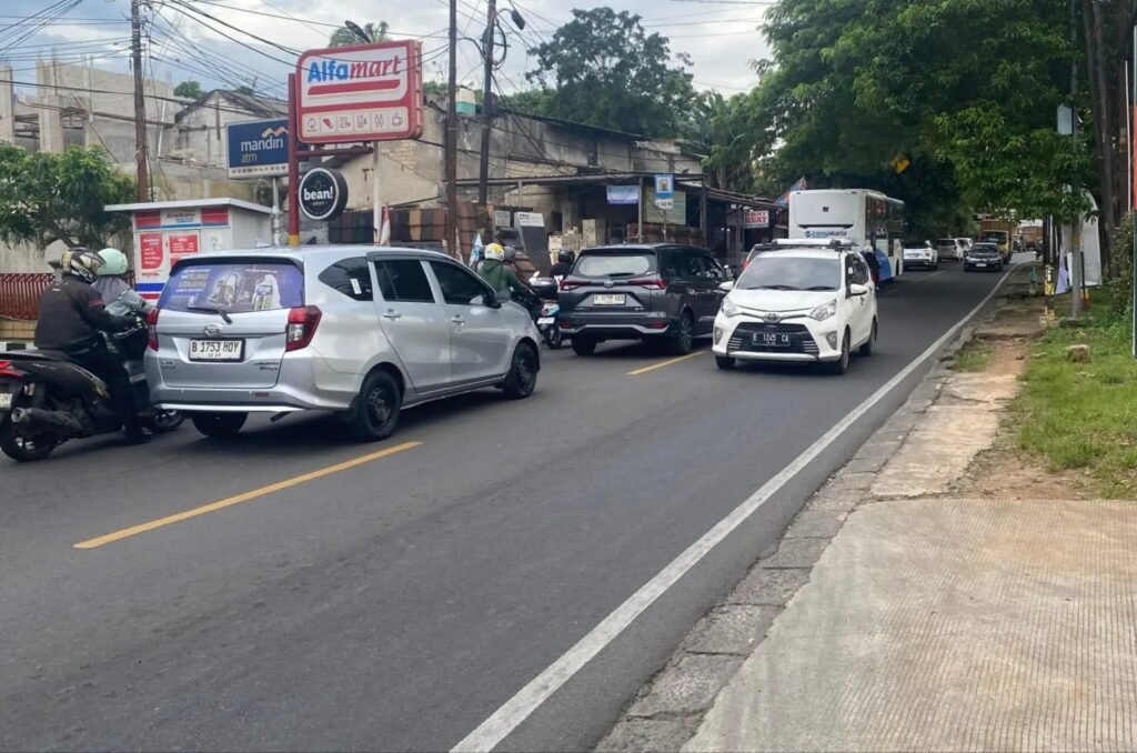Macet jalan raya Sawangan akan di atasi dengan pelebaran jalan di sejumlah ruas pada tahun ini.