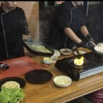 Pizza dan Burger Rendang diolah oleh juru masak Kemuning Resto.