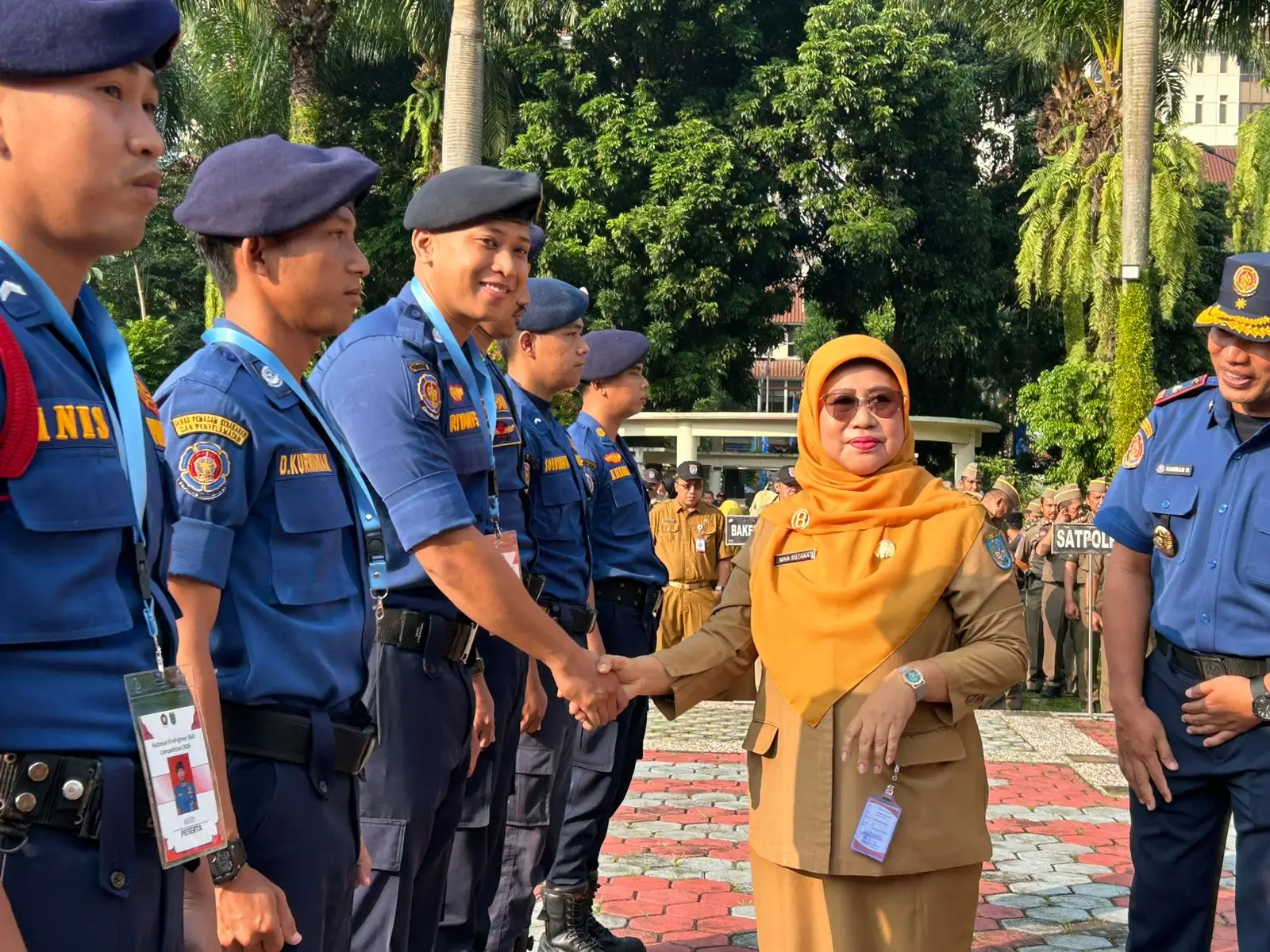 Tim Damkar Kota Depok yang akan berlaga di kompetisi dilepas Nina Suzana.